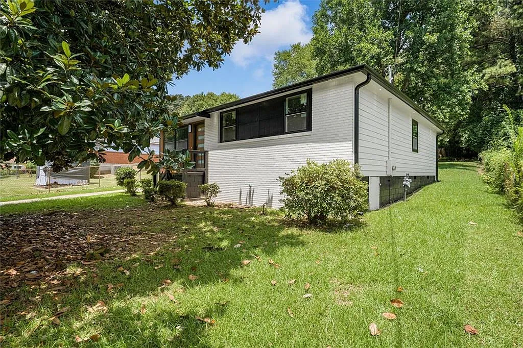 3 bed, 2.0 bath, 1008 sqft, $2,700 — Photo 4