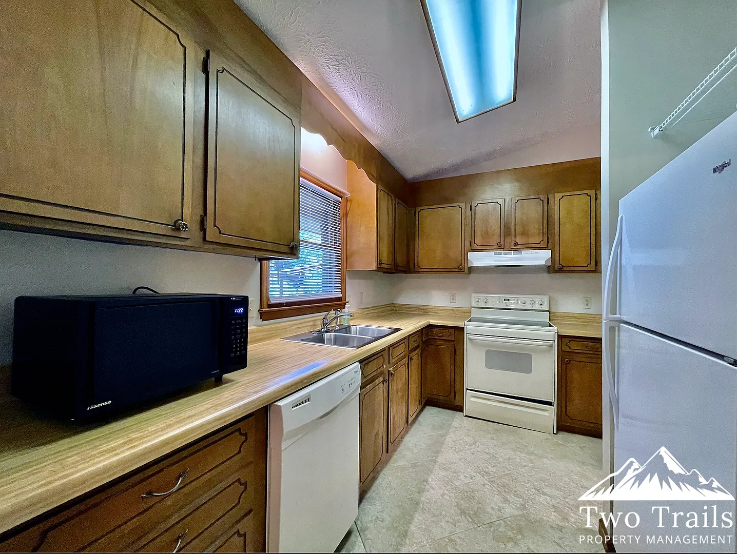 Secluded Woodland Retreat In Etowah — Photo 3