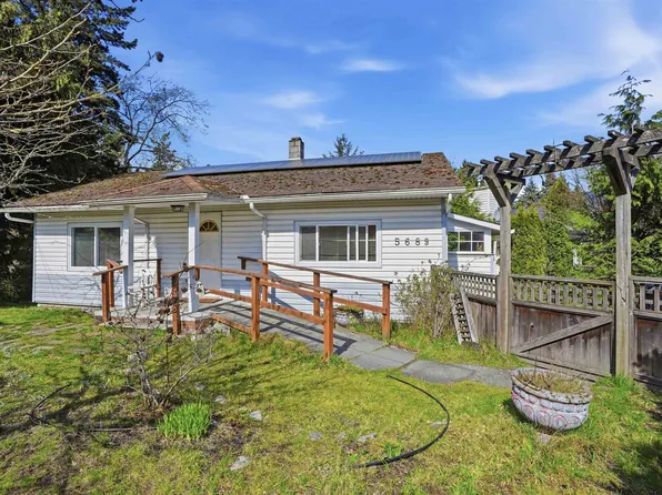 5689 Porpoise Bay Rd, Sechelt, BC V0N 3A3