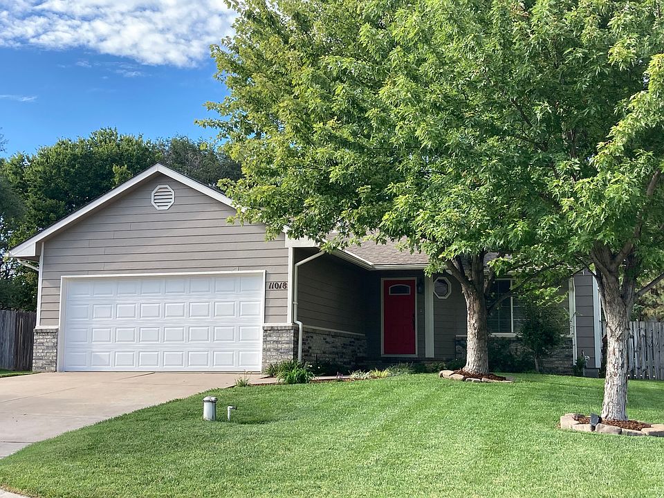 Great neighborhood, lawn mowing provided by landlord