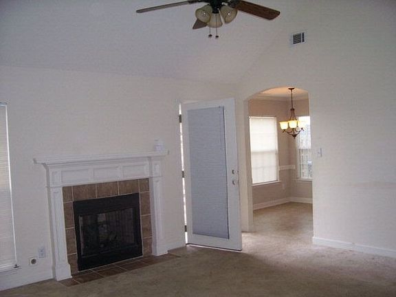 3rd image of 3836 Oxford Dr