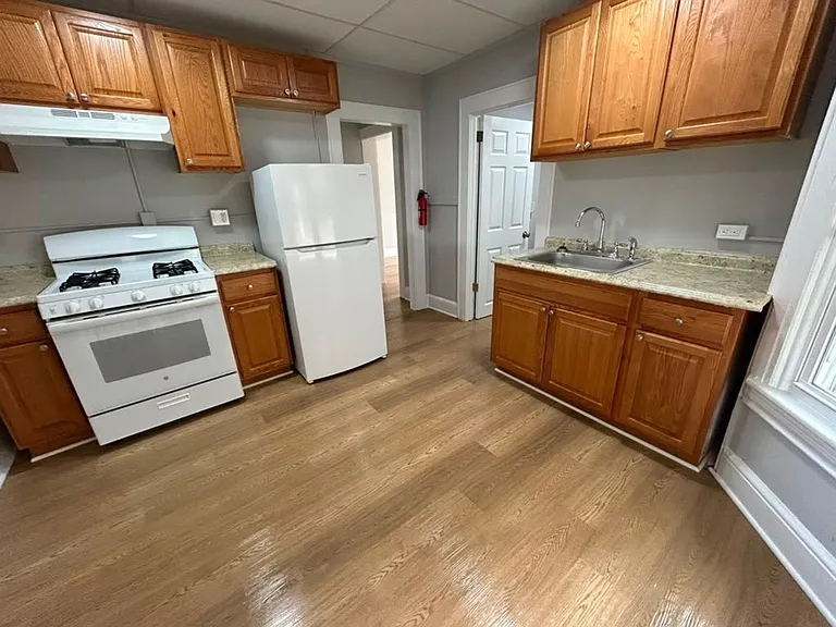 107 Broad St — Photo 9