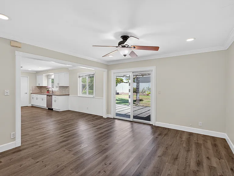 2940 Charles Ave — Photo 7