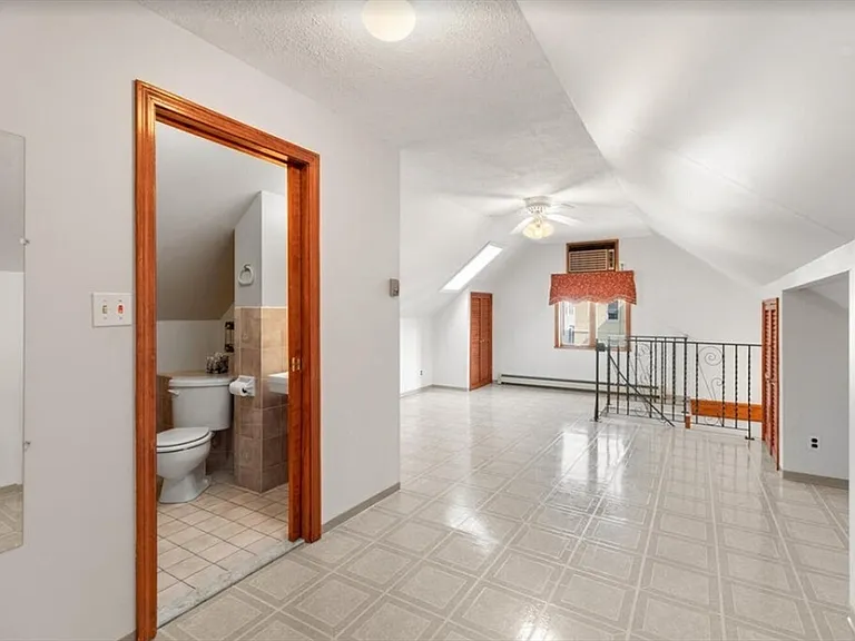 146 W Adams St #2 — Photo 4