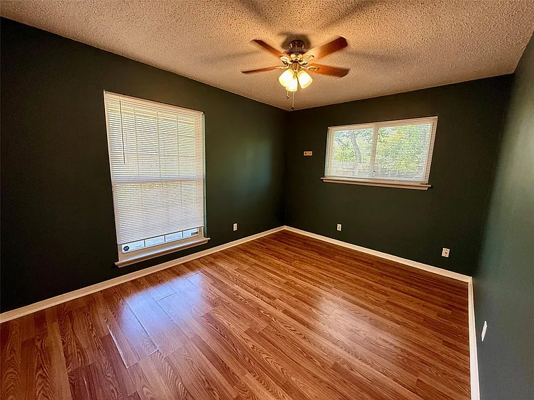 6301 Emory Ln — Photo 12