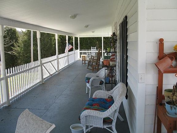 3rd image of 430 Brandon Ln