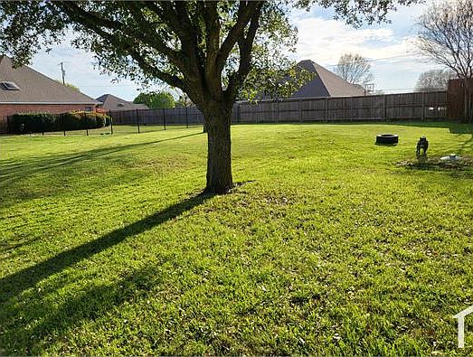 5th image of 905 Country Creek Ln
