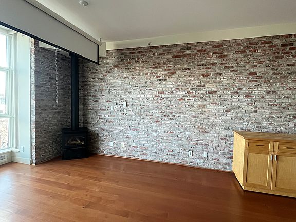 3rd image of 2515 Ontario St #314