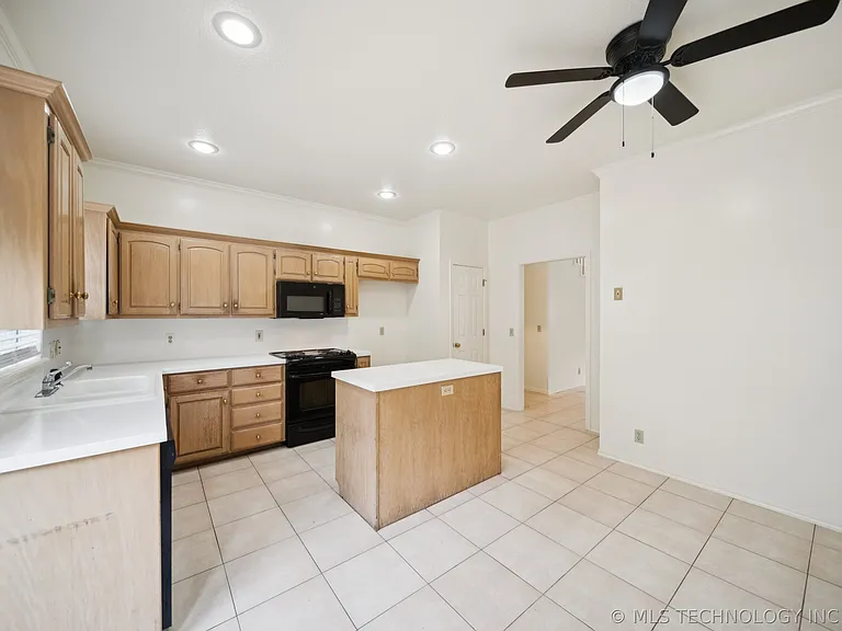 3010 E 90th Pl — Photo 5