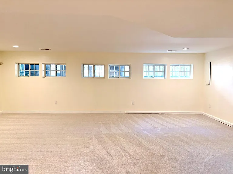 2178 Harithy Dr — Photo 14