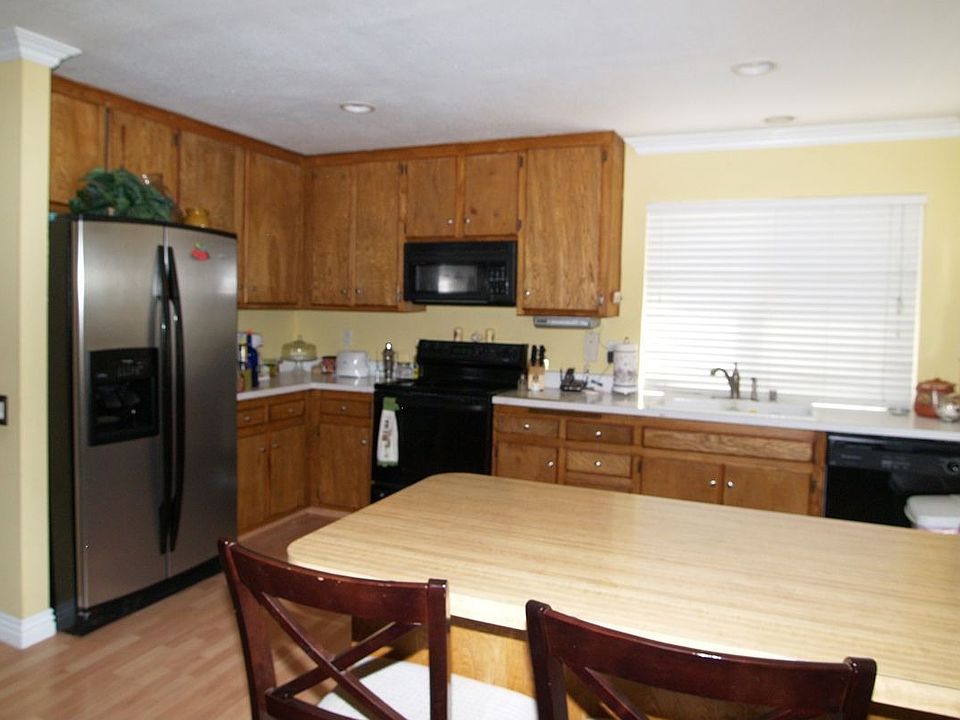 2nd image of 525 Clover Ave