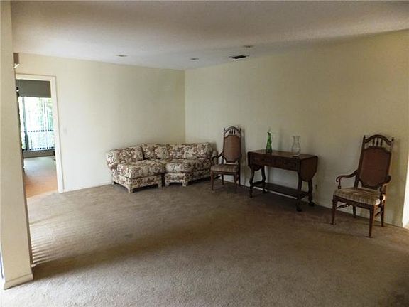 4th image of 5915 Forest Grove Dr APT 1
