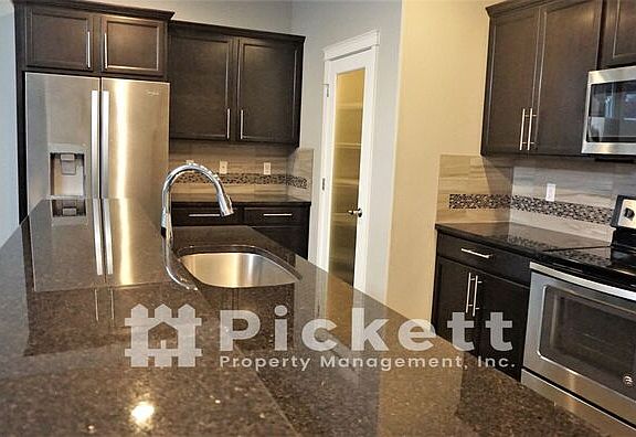 5th image of 3915 Maritime Dr SW