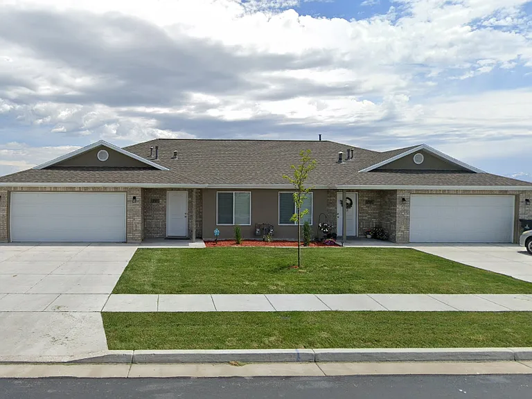 2767 S 2400 W — Photo 2