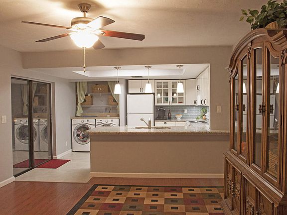 4th image of 1402 Oxford Ln #1402