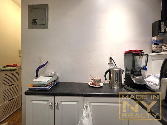 5th image of 171 E 77th St APT 3F