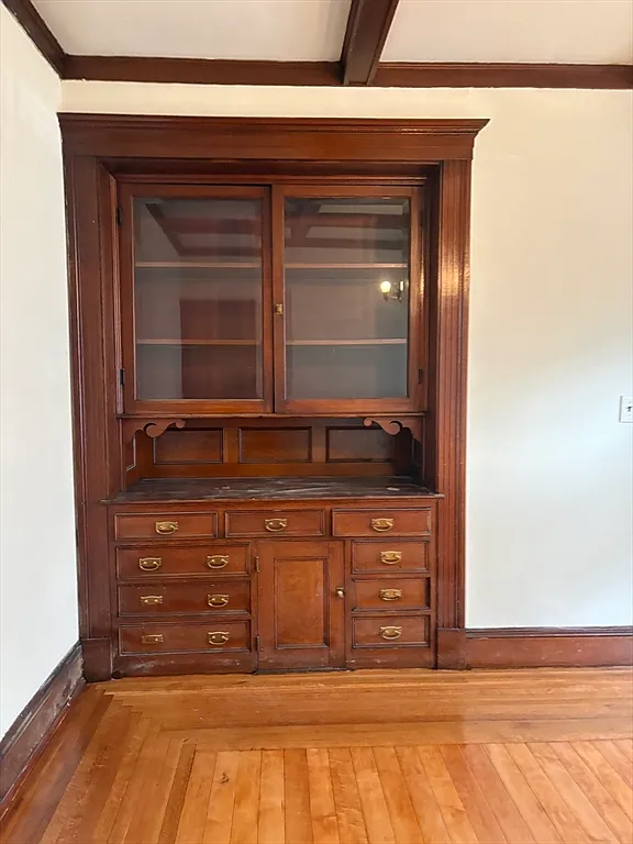 1 bed, 1.0 bath, 9999 sqft, $2,100 — Photo 2