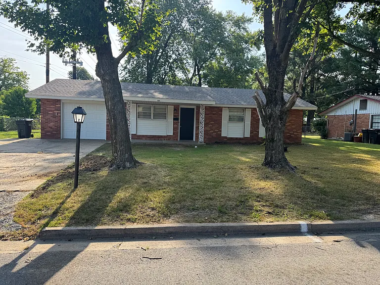 805 Morrison Pl — Photo 1