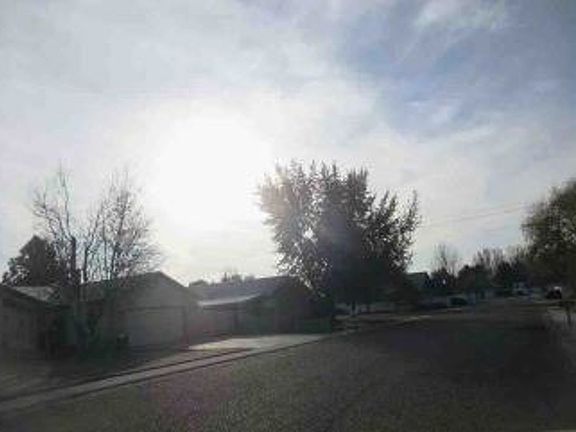 Exterior Neighborhood (street photo)