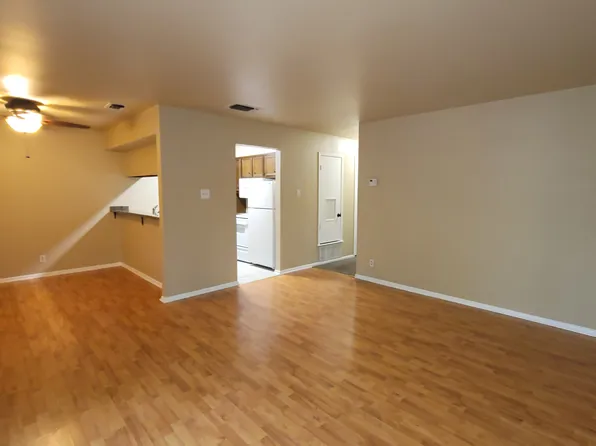 8702 Village Dr, San Antonio, TX
