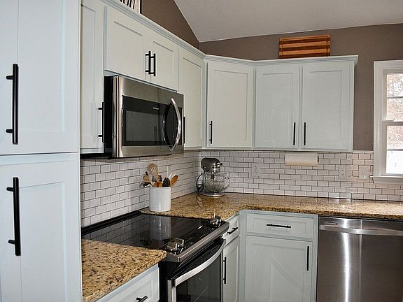 4th image of 107 Sierra Dr