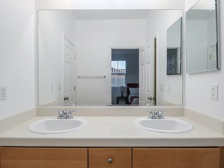 416 Cranston Ct — Photo 16