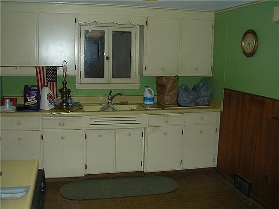 2nd image of 5035 College St