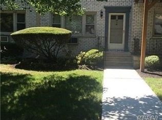 106 Cardinal Ln, Islip, NY 11751