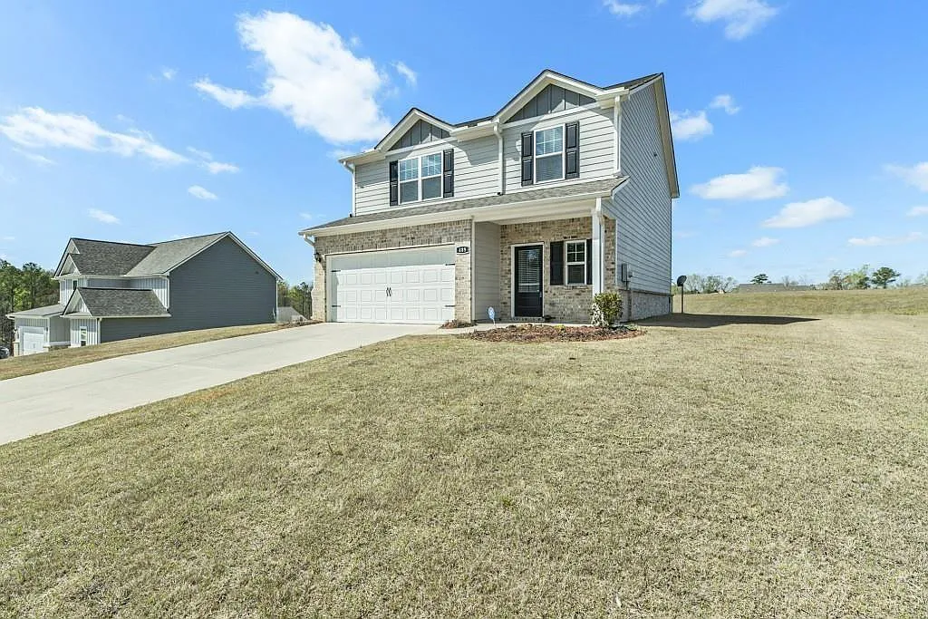 4 bed, 2.5 bath, 2138 sqft, $2,500 — Photo 1