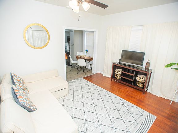 4th image of 2802 Morales St