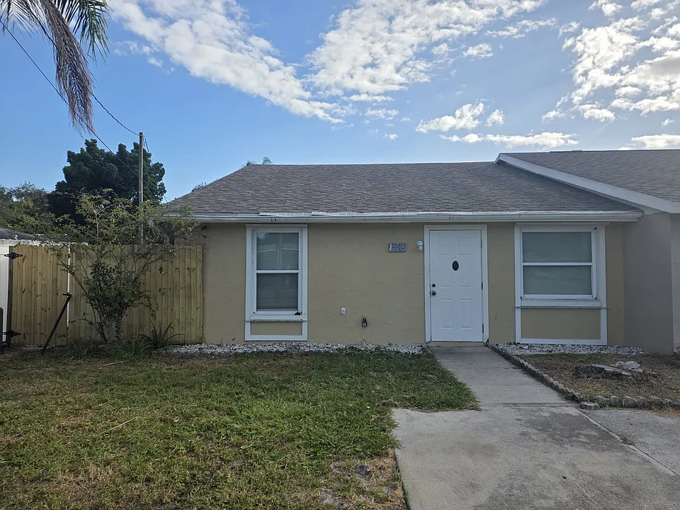 2215 29th Ave W #2215