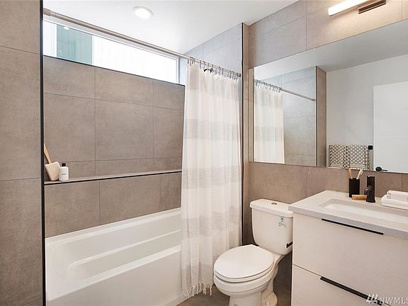 5th image of 807 Taylor Ave N #B