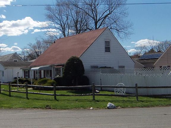5th image of 405 Lynn St