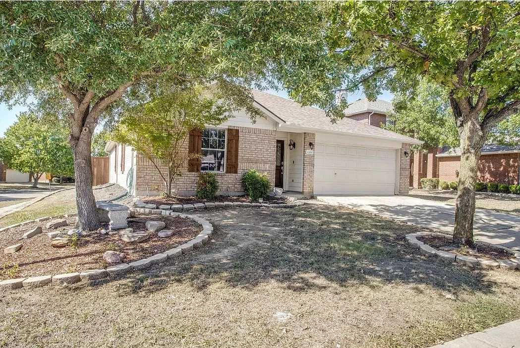 1201 Sage Dr — Photo 1