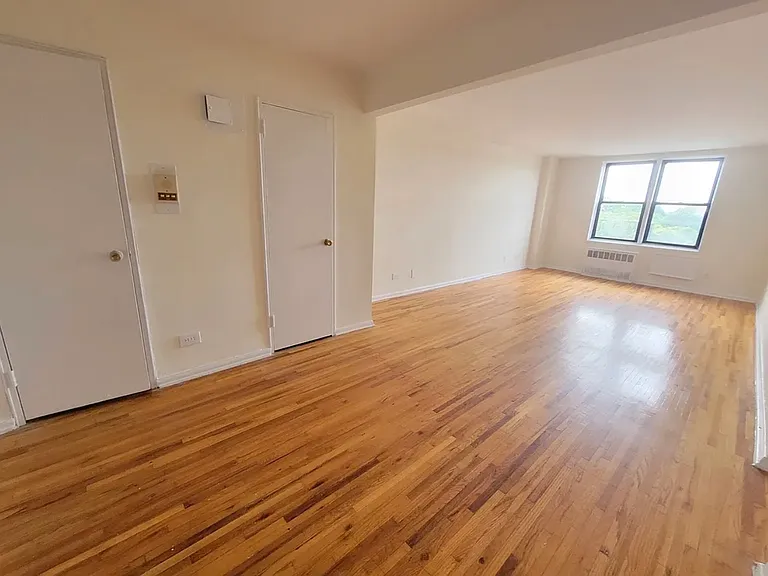 78-40 164th St #4W — Photo 1