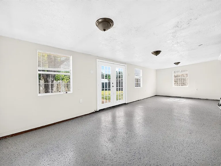 11239 Carvel Ln — Photo 35