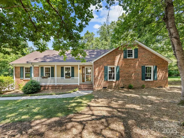 4601 Bournewood Ln, Charlotte, NC 28226