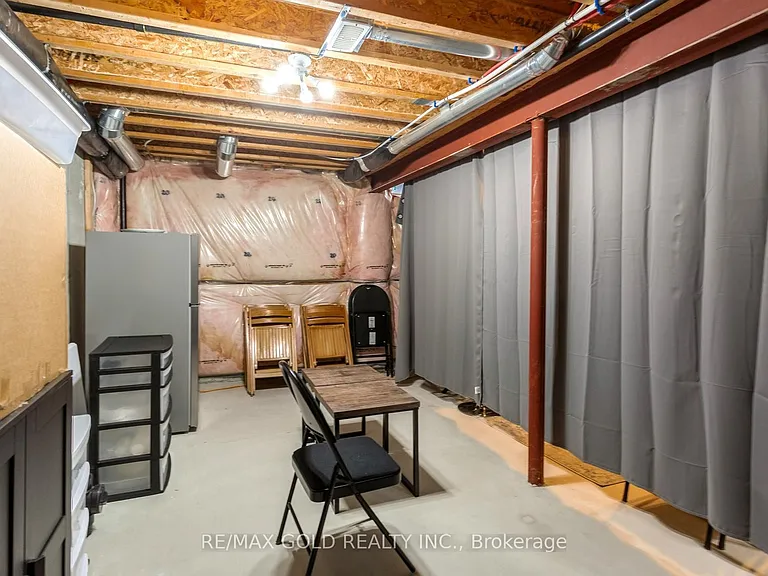 112 Hanson Cres — Photo 47