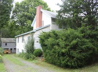 25 Hotchkiss Grove Rd, Branford, CT 06405