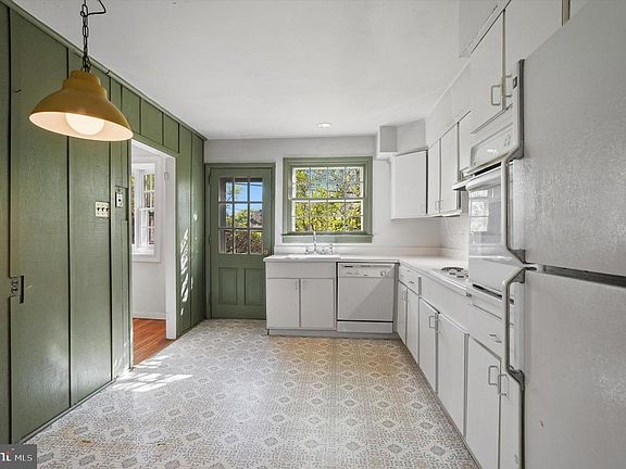 5th image of 662 Deaver Dr