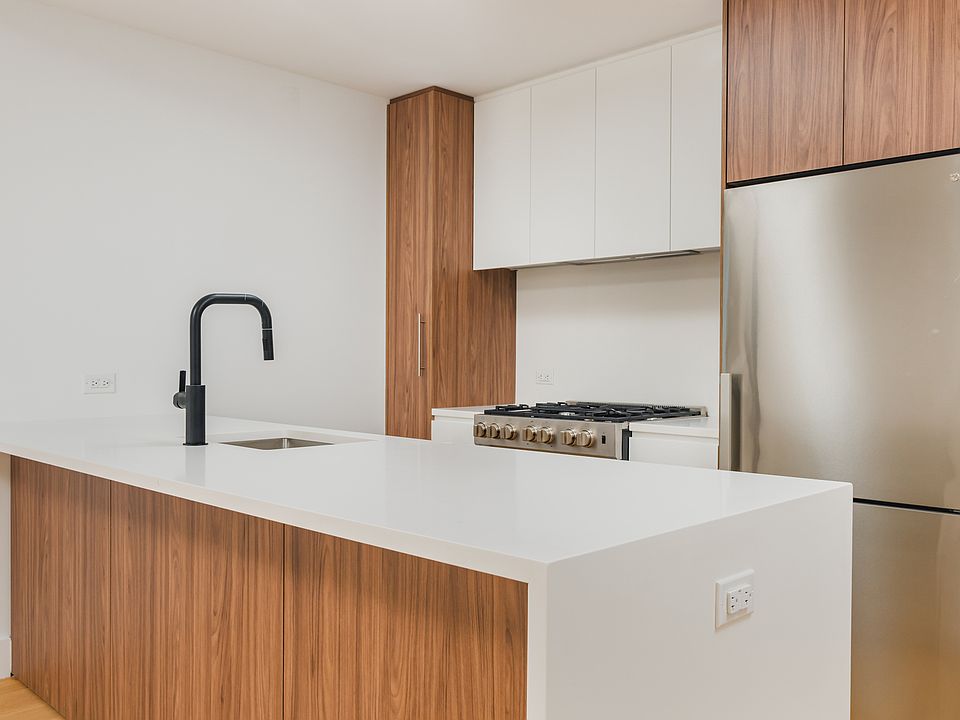 1st image of 224 W 124th St #1516