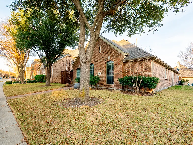 935 Panther Ln — Photo 3