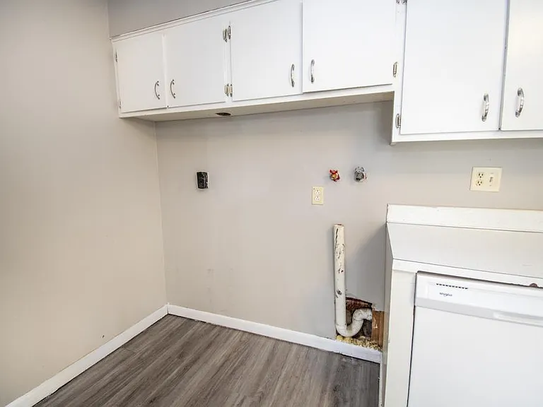 1220 Hillcrest Dr — Photo 12
