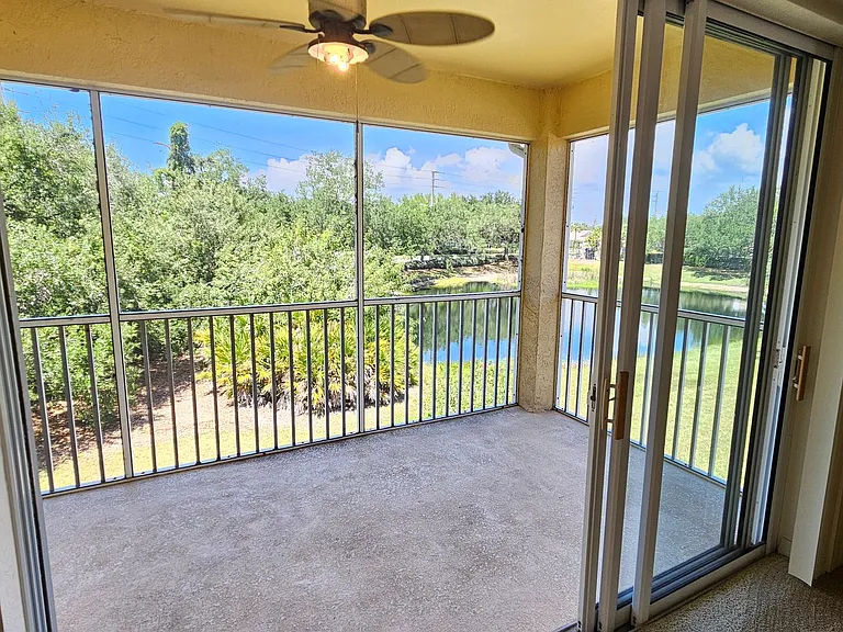 904 Casa Del Lago Way #904 — Photo 10