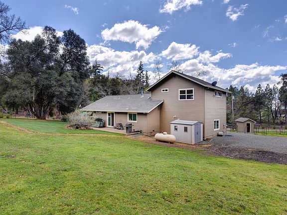 4th image of 19851 Meadowood Ct
