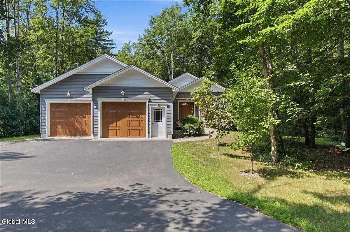 1st image of 7 Thornapple Drive