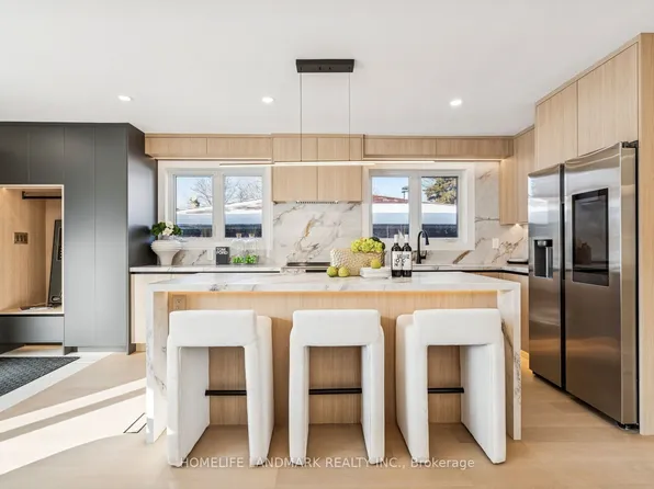 77 Peace Dr, Toronto, ON M1G 2V3