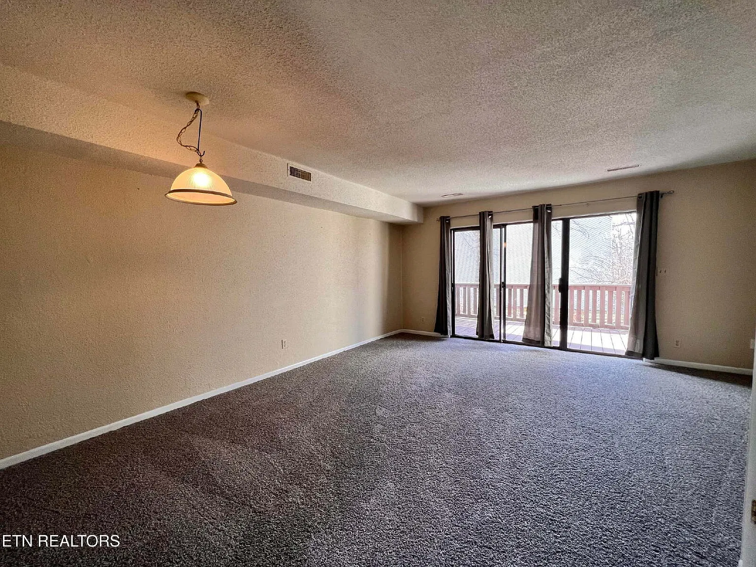 2 bed, 1.5 bath, 938 sqft, $1,200 — Photo 3