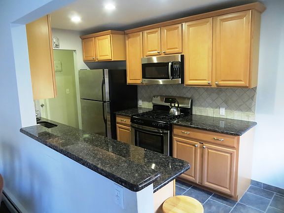 4th image of 336 Central Park Ave APT J6