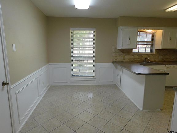 5th image of 1506 Royal Ln